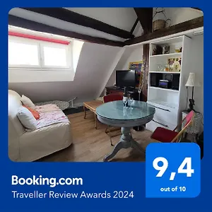 https://appartement-coeur-de-avec-vue-sur-les-toits.fr-paris.fr
