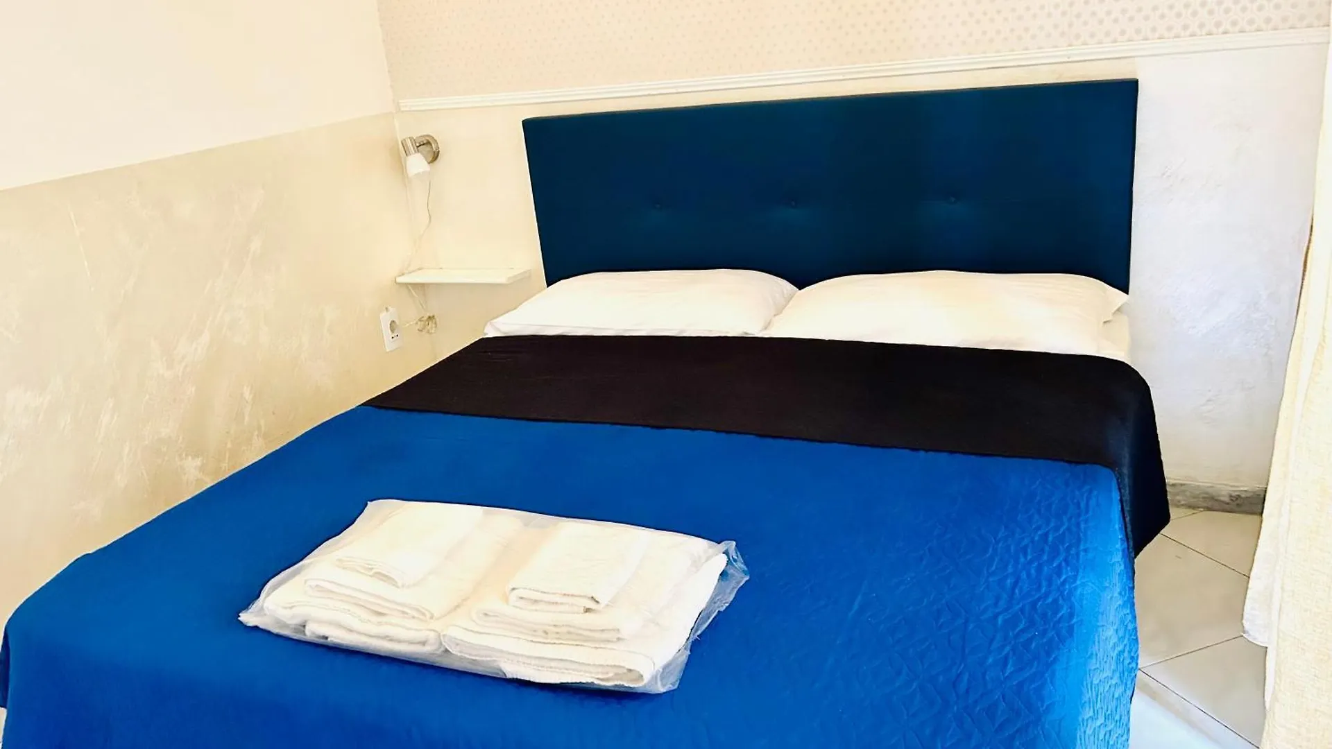 Flyresidence Garibaldi Naples 0*,  Italy