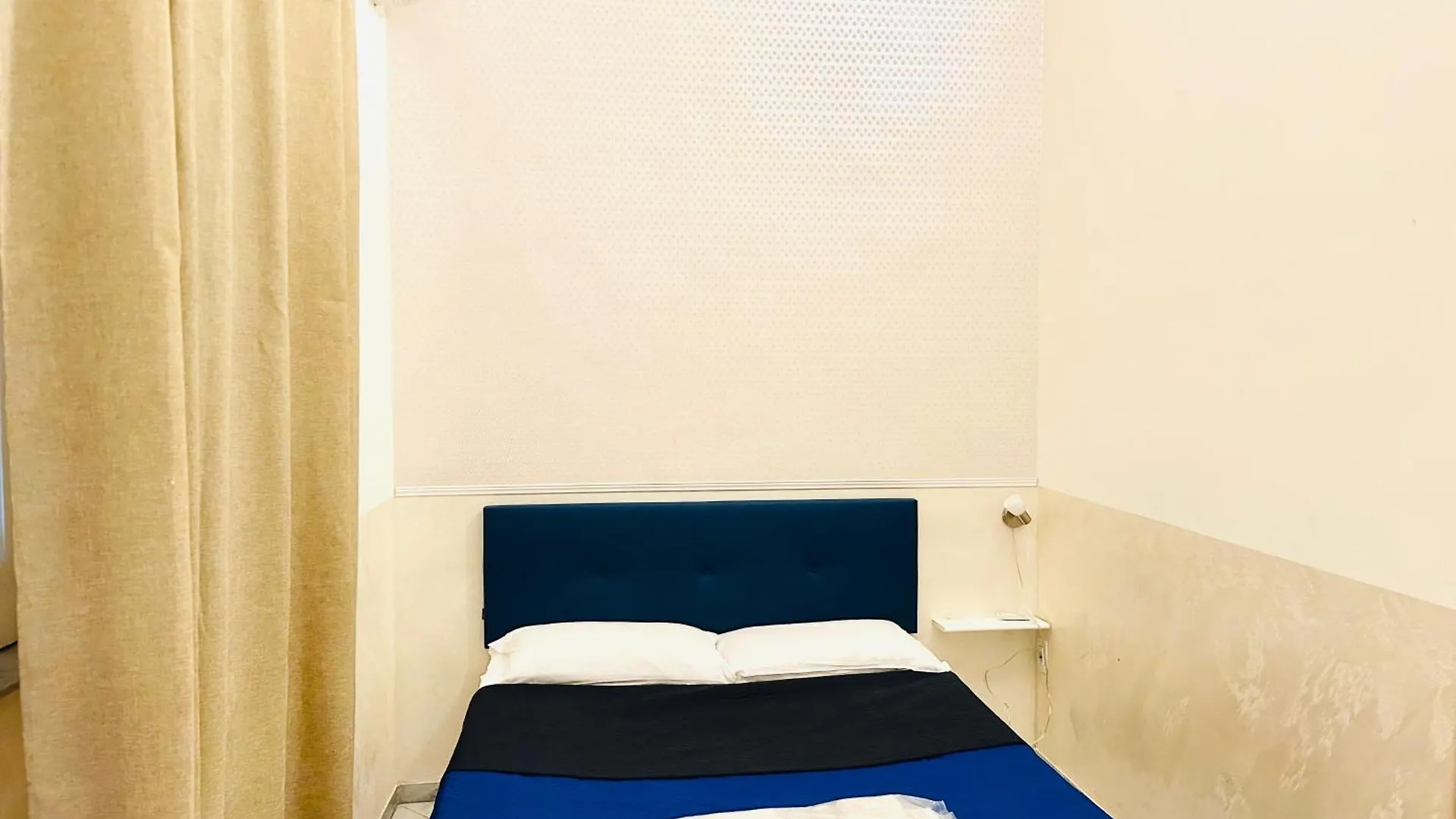 Flyresidence Garibaldi Naples 0*,