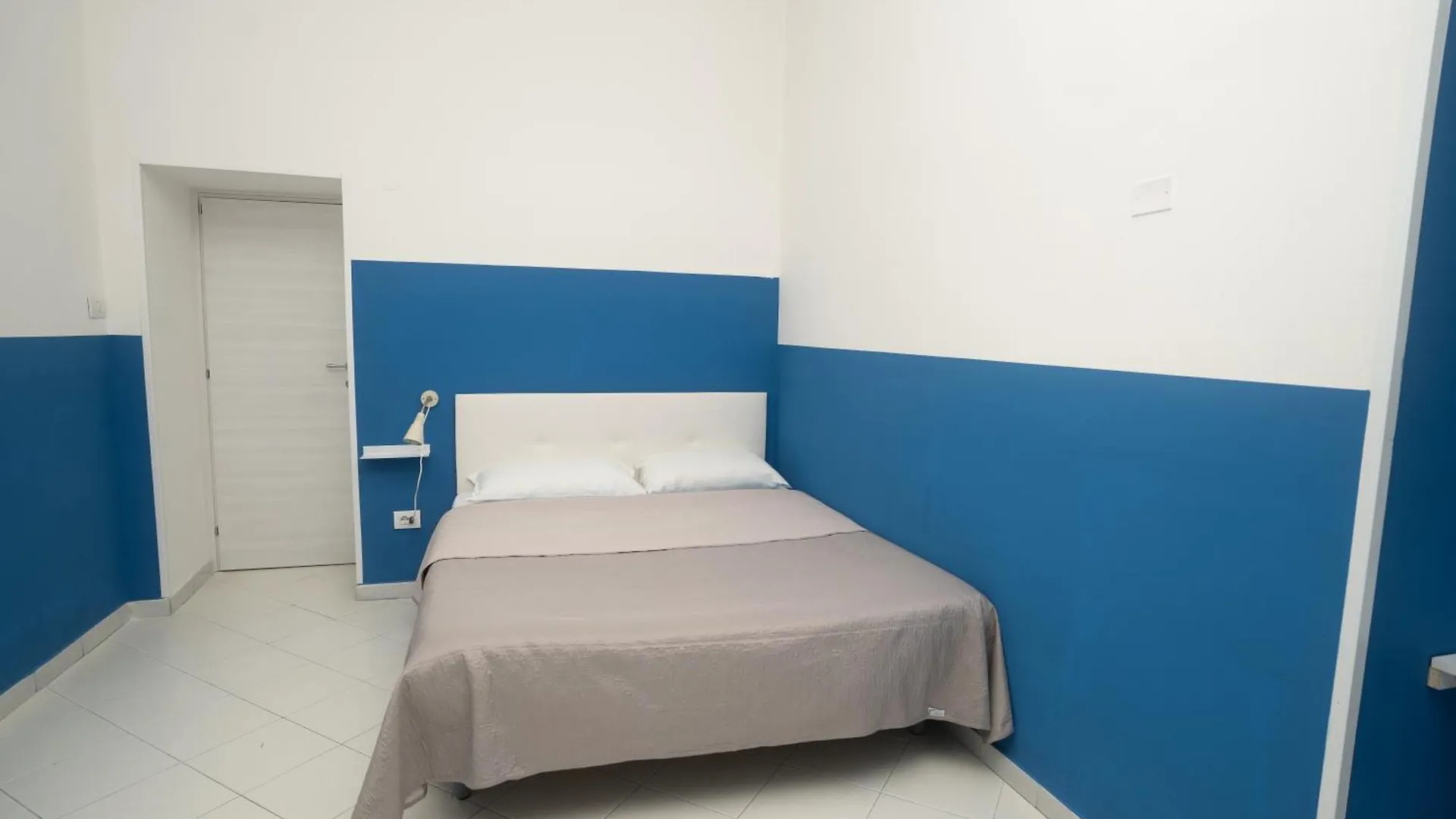 Flyresidence Garibaldi Naples Italy