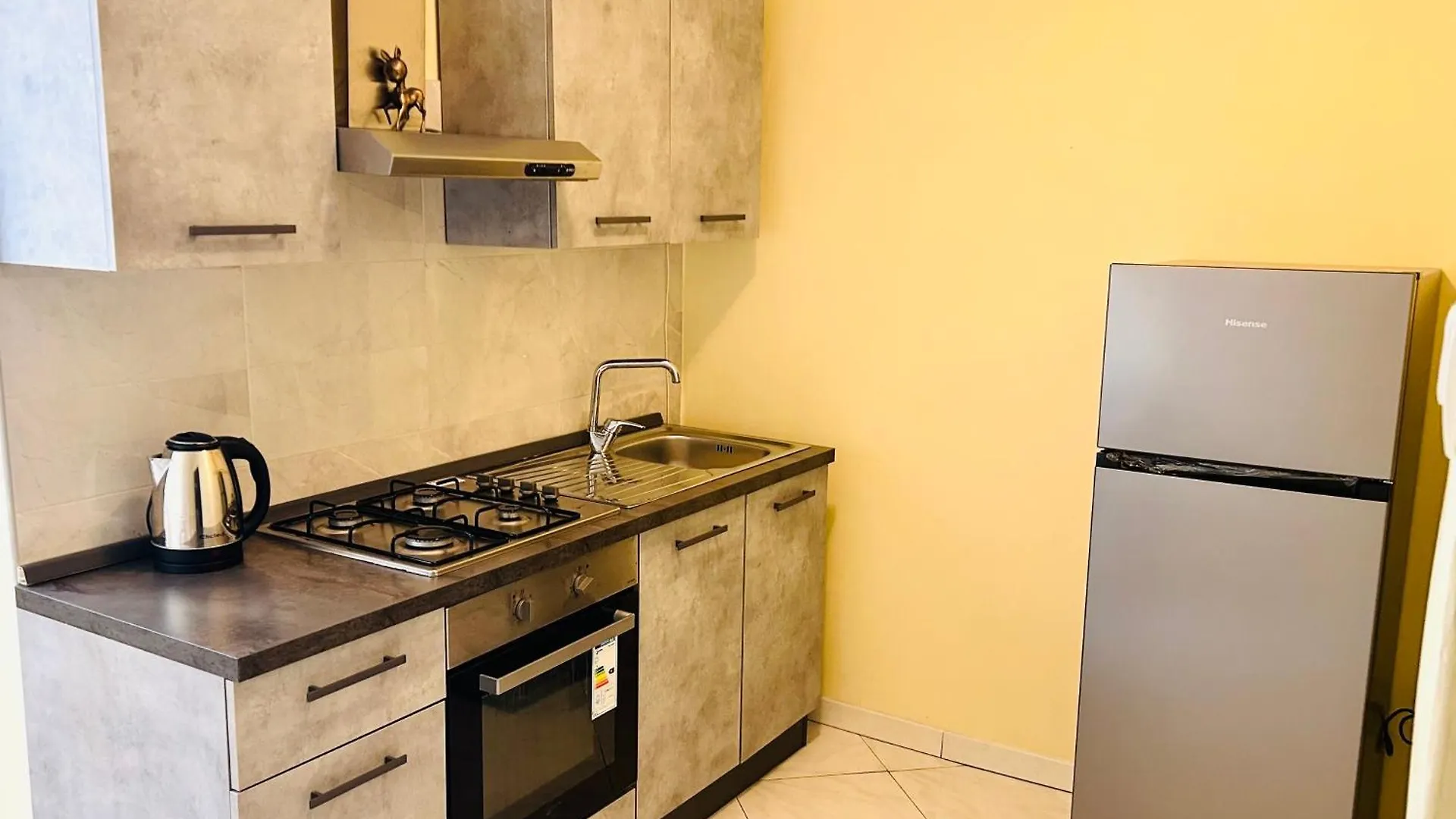 Flyresidence Garibaldi Naples Italy